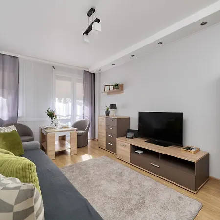 Wyszynskiego With Air Conditioning & Free Parking By Renters شقة *